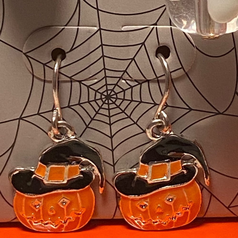 💛 Absolutely lovely 3 pairs of adorable Halloween earrings.